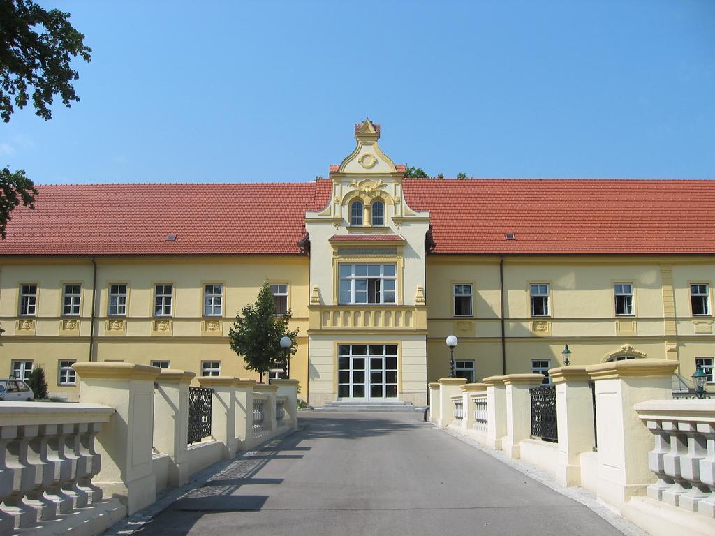 Junges Hotel Tulln Тульн Экстерьер фото
